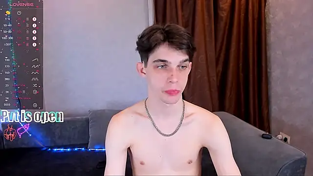 Aaron Boom online show from April 17, 2026, 9:39 pm