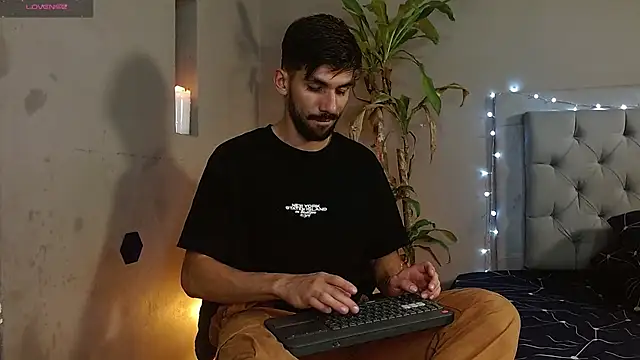 Mr WhiteCock online show from February 17, 2025, 11:43 pm