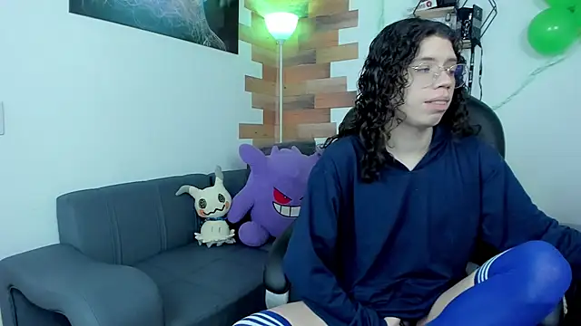 Snapshot of Angel_Dust18 chatting on March 18, 2025, 8:37 pm Angel Dust18 online show from March 18, 2025, 8:37 pm