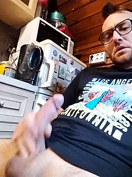 Snapshot of tomee83 chatting on November 14, 2025, 9:46 am tomee83 online show from November 14, 2025, 9:46 am