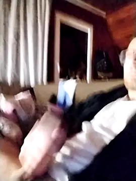 Snapshot of tomee83 chatting on December 17, 2025, 6:40 am tomee83 online show from December 17, 2025, 6:40 am