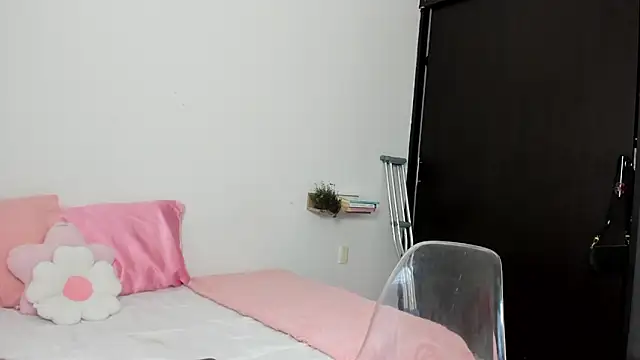 Snapshot of analia_collins chatting on June 19, 2026, 1:28 pm analia collins online show from June 19, 2026, 1:28 pm