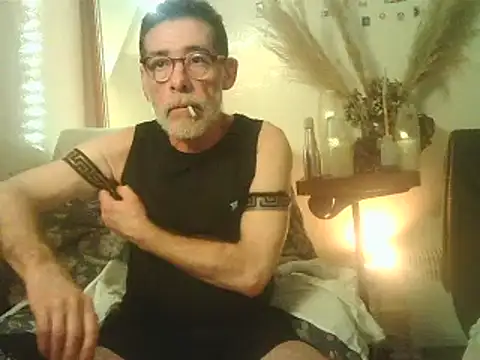 Snapshot of DaddyQuimHot chatting on December 25, 2024, 2:35 am DaddyQuimHot online show from December 25, 2024, 2:35 am