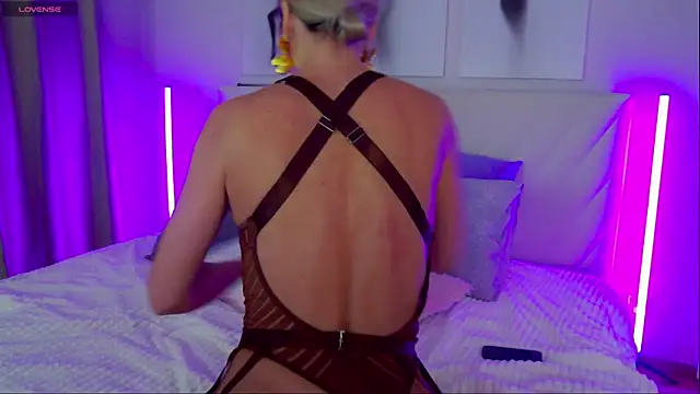 LeilaToker online show from November 17, 2025, 2:26 am