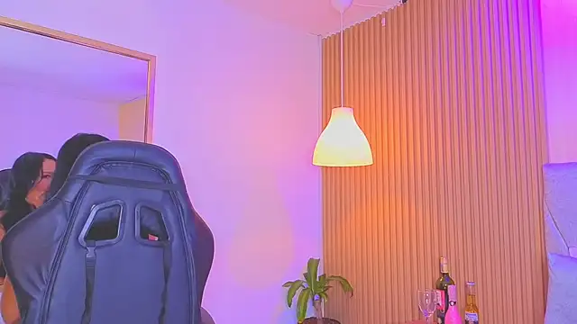 Dakota diaz  online show from April 5, 2026, 7:31 pm