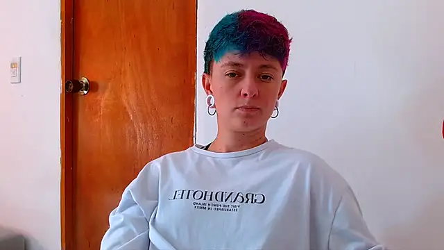 Snapshot of tomboyblue chatting on July 3, 2026, 3:29 pm tomboyblue online show from July 3, 2026, 3:29 pm