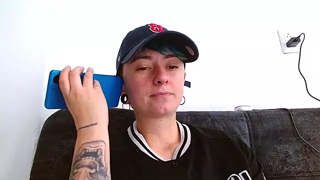 tomboyblue online show from November 15, 2025, 4:11 pm