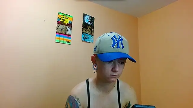 Snapshot of tomboyblue chatting on July 14, 2026, 9:58 am tomboyblue online show from July 14, 2026, 9:58 am