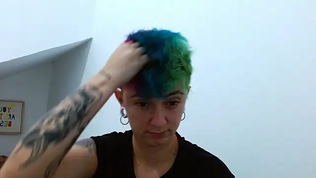 tomboyblue online show from November 7, 2025, 3:44 am