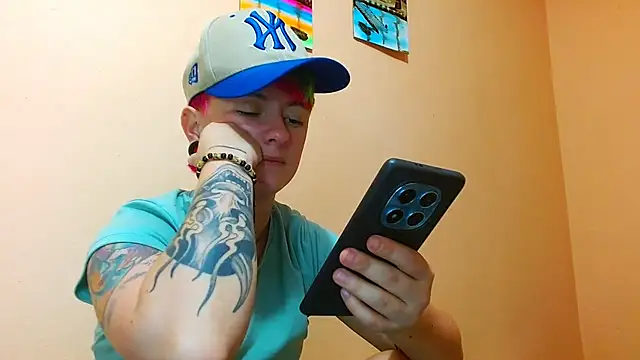 Snapshot of tomboyblue chatting on July 23, 2026, 4:21 am tomboyblue online show from July 23, 2026, 4:21 am