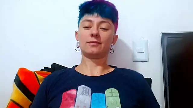 Snapshot of tomboyblue chatting on June 10, 2026, 5:47 pm tomboyblue online show from June 10, 2026, 5:47 pm