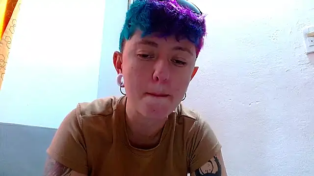 Snapshot of tomboyblue chatting on July 2, 2026, 7:42 pm tomboyblue online show from July 2, 2026, 7:42 pm