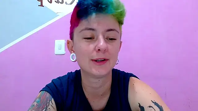 tomboyblue online show from September 13, 2025, 9:04 pm