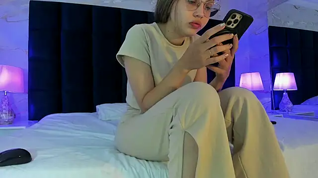 Snapshot of Ary1_ chatting on November 17, 2025, 3:32 am Ary1 online show from November 17, 2025, 3:32 am