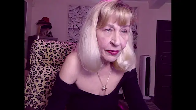 Snapshot of HornyMilf_555 chatting on December 3, 2025, 2:16 pm HornyMilf 555 online show from December 3, 2025, 2:16 pm