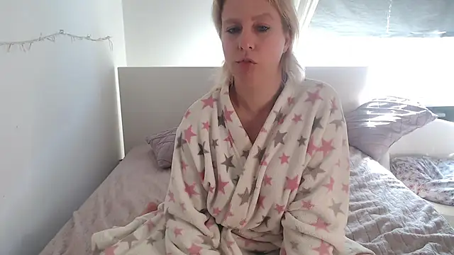 MariaValentine online show from March 15, 2026, 9:16 am