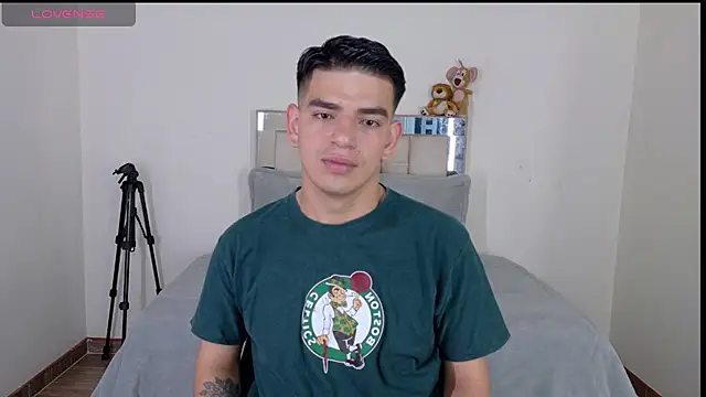 Snapshot of Ares_Johnson chatting on June 15, 2026, 2:06 pm Ares Johnson online show from June 15, 2026, 2:06 pm