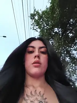 Snapshot of Mazikeen-- chatting on November 6, 2025, 10:47 pm Mazikeen-- online show from November 6, 2025, 10:47 pm