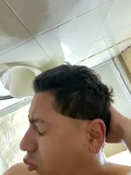 DanielGomez9 online show from February 25, 2025, 12:05 pm