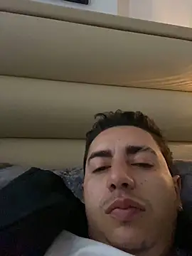 DanielGomez9 online show from March 3, 2025, 1:01 pm