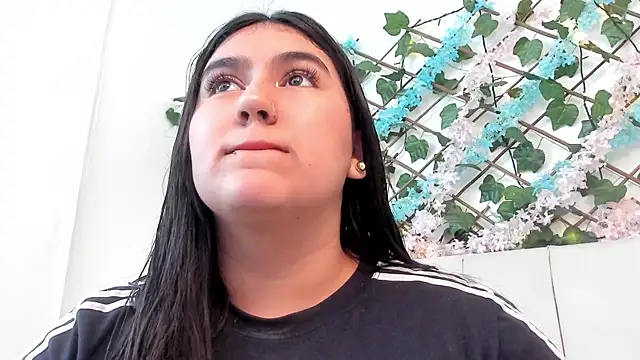 Snapshot of LexiiBloom chatting on October 15, 2025, 10:23 am LexiiBloom online show from October 15, 2025, 10:23 am