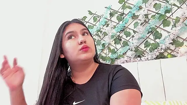 Snapshot of LexiiBloom chatting on October 1, 2025, 10:30 am LexiiBloom online show from October 1, 2025, 10:30 am