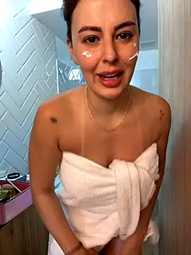 Eva Gonzalez online show from October 5, 2025, 2:52 pm