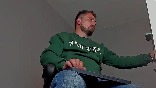 Snapshot of Master_Mark_Wayne chatting on November 4, 2025, 6:44 pm Master Mark Wayne online show from November 4, 2025, 6:44 pm