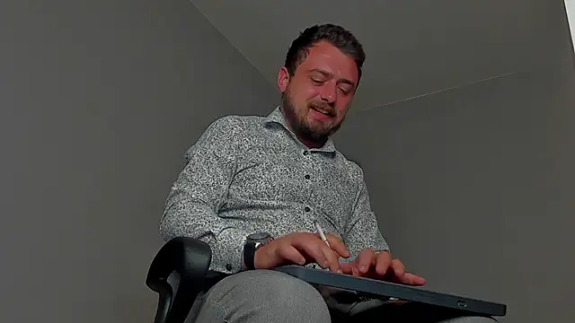 Snapshot of Master_Mark_Wayne chatting on November 4, 2025, 12:14 am Master Mark Wayne online show from November 4, 2025, 12:14 am