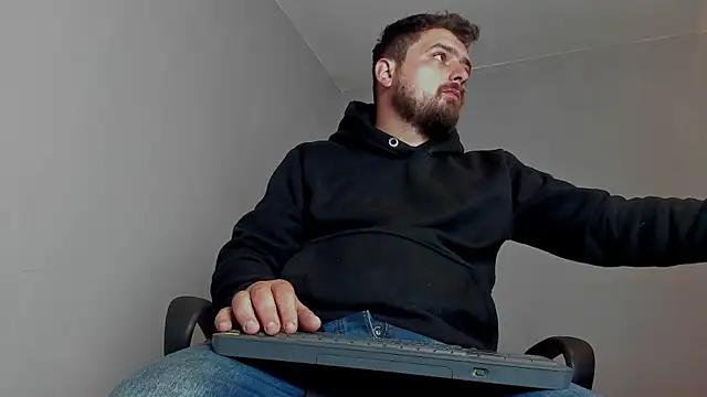 Snapshot of Master_Mark_Wayne chatting on November 12, 2025, 12:31 pm Master Mark Wayne online show from November 12, 2025, 12:31 pm