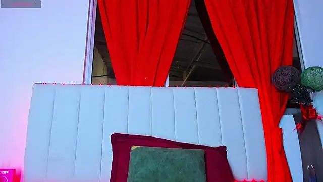 Snapshot of caro_lyne_ chatting on January 16, 2026, 2:04 am caro lyne online show from January 16, 2026, 2:04 am