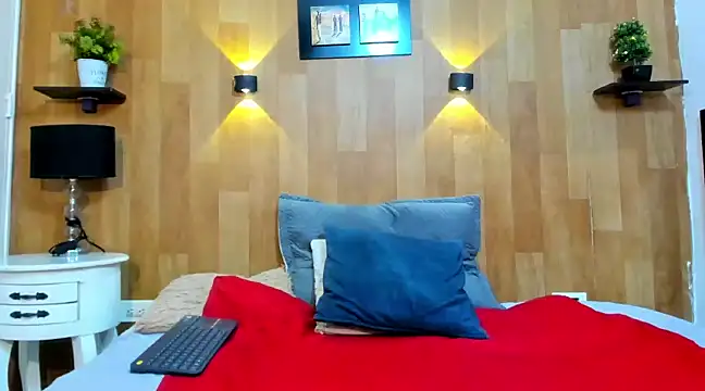 marianaa90 online show from March 10, 2025, 7:07 pm