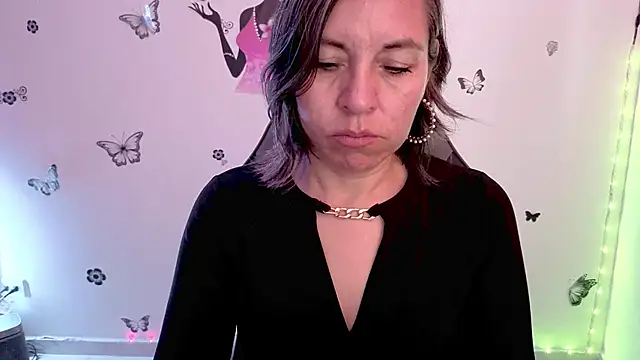 Snapshot of Lady_breaks_hearts chatting on April 28, 2026, 12:42 pm Lady breaks hearts online show from April 28, 2026, 12:42 pm