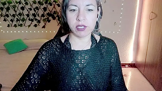 Snapshot of Lady_breaks_hearts chatting on December 18, 2025, 11:14 am Lady breaks hearts online show from December 18, 2025, 11:14 am