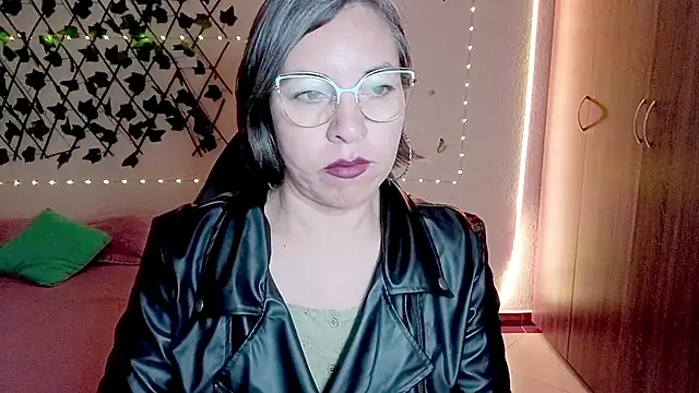 Lady breaks hearts online show from November 27, 2025, 8:42 pm