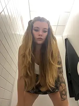Snapshot of Holy_Tereza chatting on September 21, 2025, 4:12 pm Holy Tereza online show from September 21, 2025, 4:12 pm