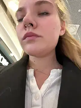 Snapshot of Holy_Tereza chatting on March 18, 2025, 6:28 pm Holy Tereza online show from March 18, 2025, 6:28 pm