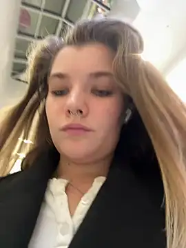 Snapshot of Holy_Tereza chatting on March 19, 2025, 6:23 pm Holy Tereza online show from March 19, 2025, 6:23 pm