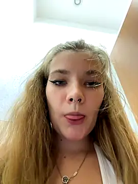 Snapshot of Holy_Tereza chatting on September 19, 2025, 3:38 pm Holy Tereza online show from September 19, 2025, 3:38 pm