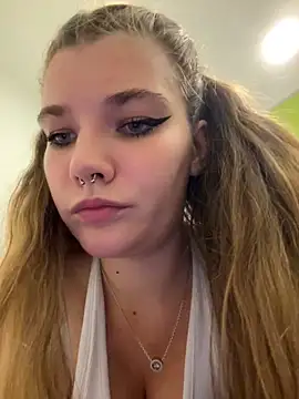 Snapshot of Holy_Tereza chatting on October 1, 2025, 3:38 pm Holy Tereza online show from October 1, 2025, 3:38 pm