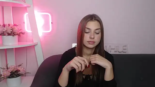 Snapshot of MilanaAngelAs chatting on October 13, 2025, 8:32 pm MilanaAngelAs online show from October 13, 2025, 8:32 pm