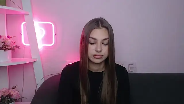 Snapshot of MilanaAngelAs chatting on October 3, 2025, 4:36 am MilanaAngelAs online show from October 3, 2025, 4:36 am