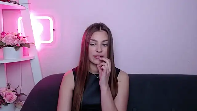 MilanaAngelAs online show from April 19, 2026, 4:46 am