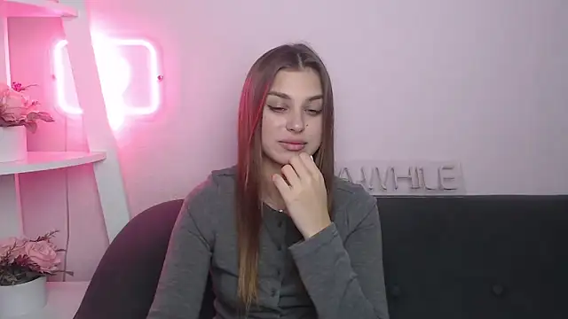 Snapshot of MilanaAngelAs chatting on November 18, 2025, 8:34 pm MilanaAngelAs online show from November 18, 2025, 8:34 pm