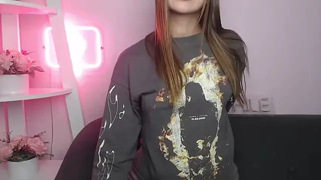 Snapshot of MilanaAngelAs chatting on November 16, 2025, 6:12 pm MilanaAngelAs online show from November 16, 2025, 6:12 pm