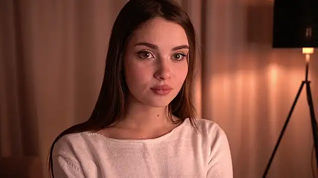 CarmenMoore26 online show from December 13, 2024, 7:32 pm