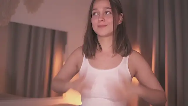 Addelin Moon online show from March 5, 2025, 7:06 pm