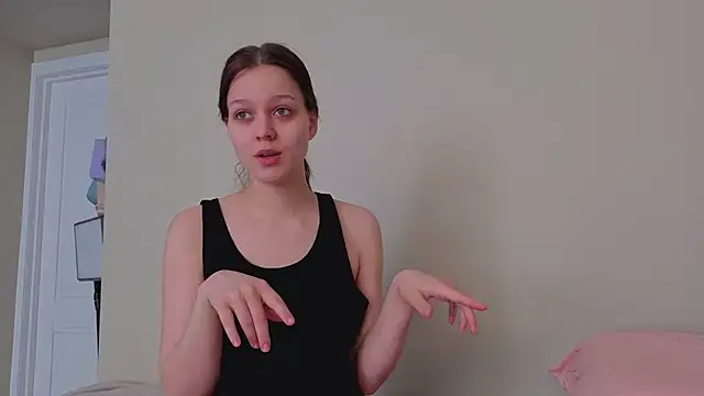 Addelin Moon online show from April 18, 2026, 9:55 am