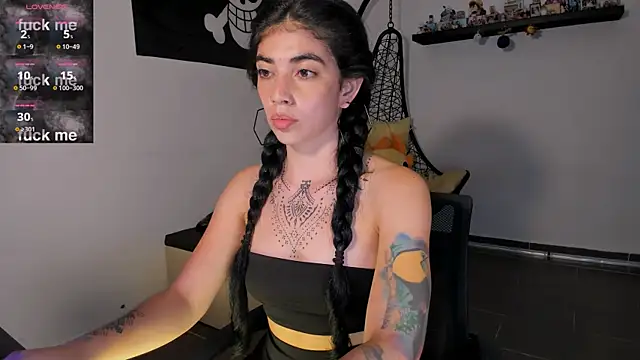 Snapshot of Nina-monroe chatting on June 17, 2026, 11:03 pm Nina-monroe online show from June 17, 2026, 11:03 pm