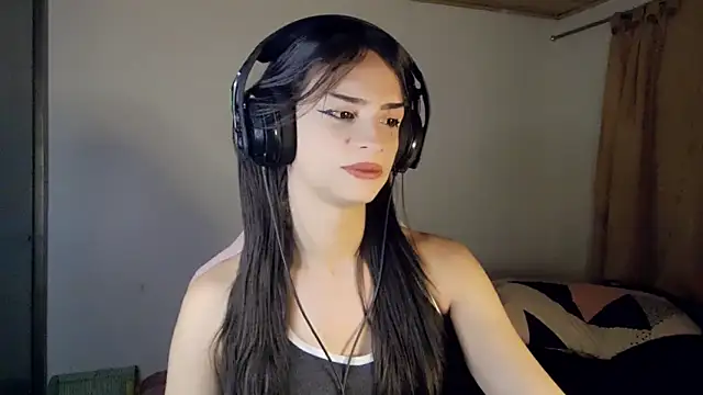 Snapshot of Dollbehavior_ chatting on April 14, 2026, 1:43 am Dollbehavior online show from April 14, 2026, 1:43 am